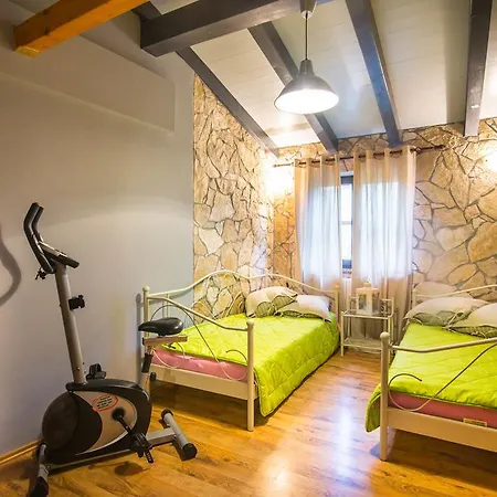 With Pool 992 * Pula