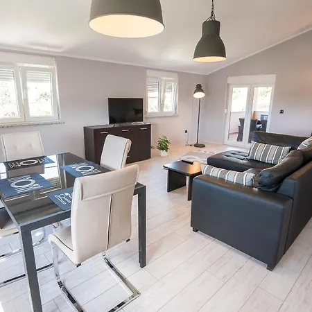 Daire With Pool 992 *