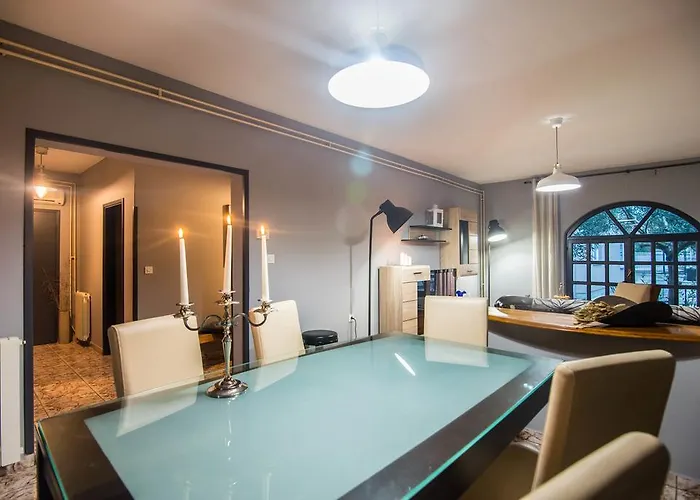 With Pool 992 * 普拉