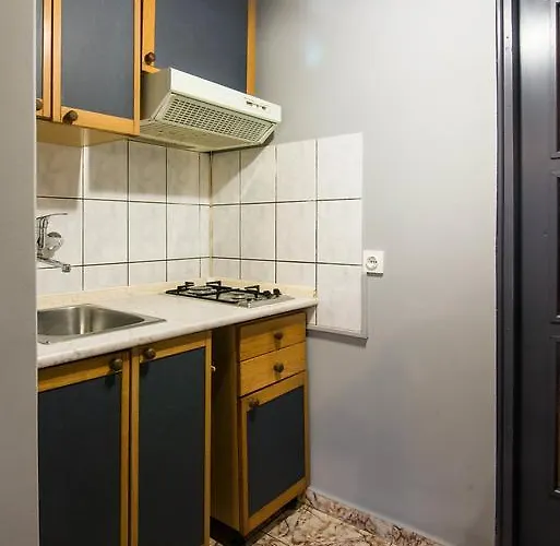 With Pool 992 普拉