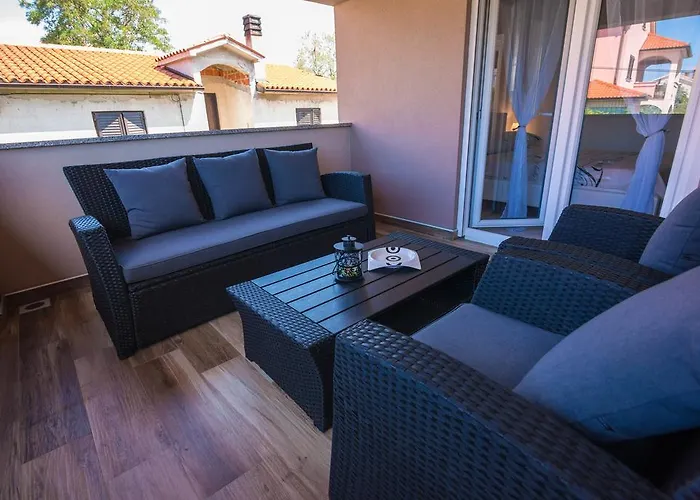 With Pool 992 * 普拉