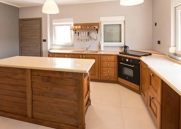 Apartamento With Pool 992