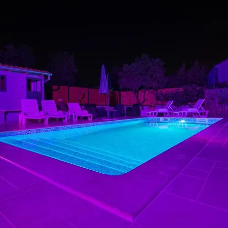 아파트 With Pool 992 *