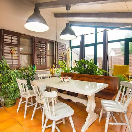 With Pool 992 * 풀라