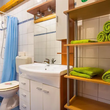 아파트 With Pool 992 풀라