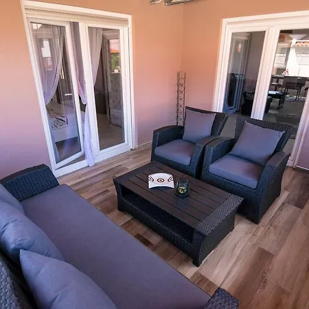 With Pool 992 풀라