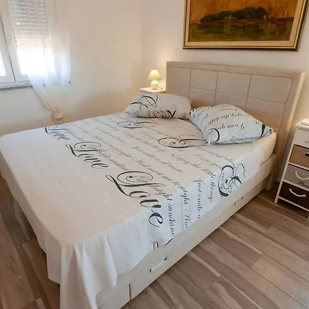 With Pool 992 아파트