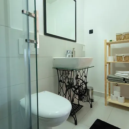 With Pool 992 아파트