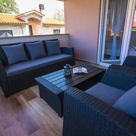 With Pool 992 * 풀라