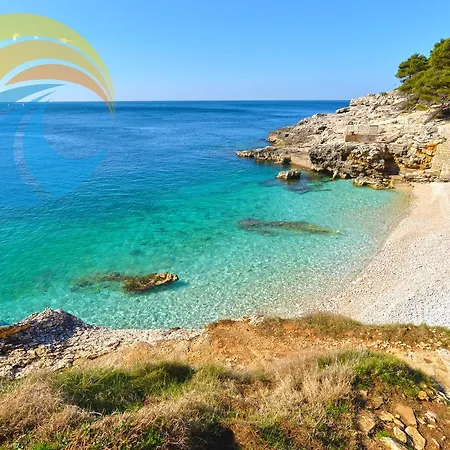 아파트 With Pool 992