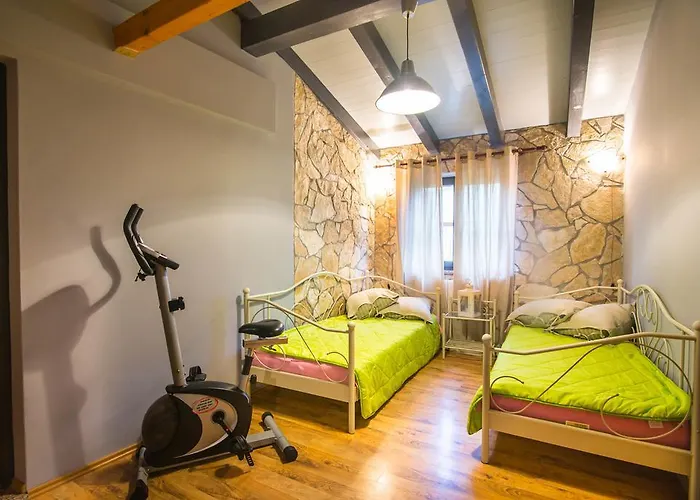 With Pool 992 * Pula