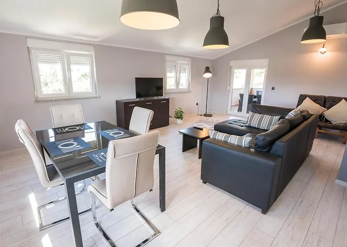 Apartmán With Pool 992 *