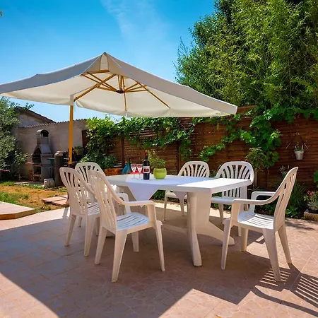 Apartament With Pool 992