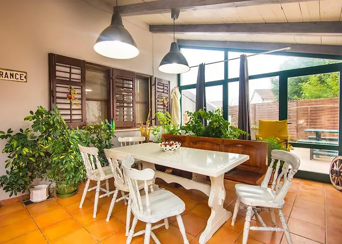 With Pool 992 * Pula