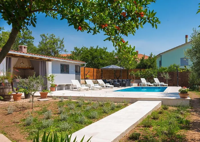 With Pool 992 Apartment Pula