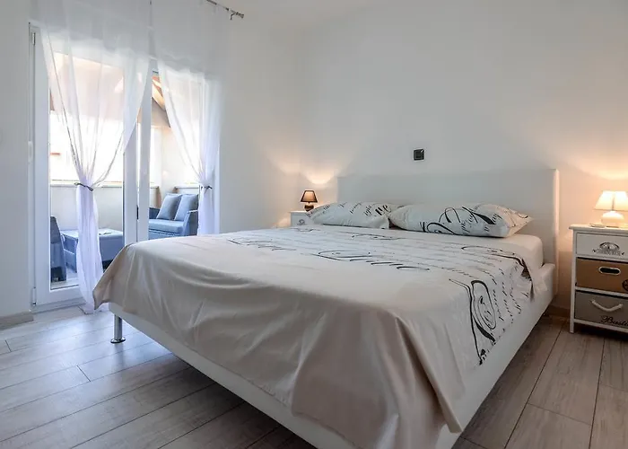 With Pool 992 Apartment Pula